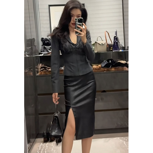 High-slit leather skirt US 560